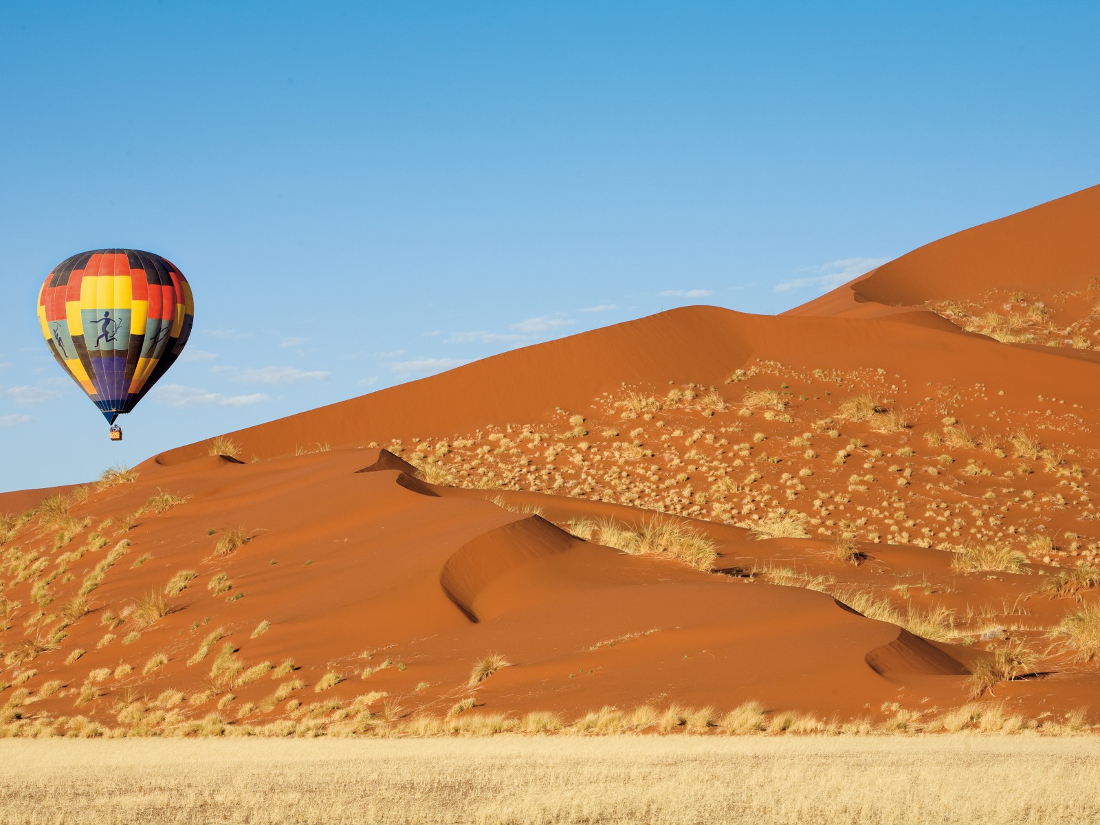 A balloon over the dunes - Desert Homestead Outpost