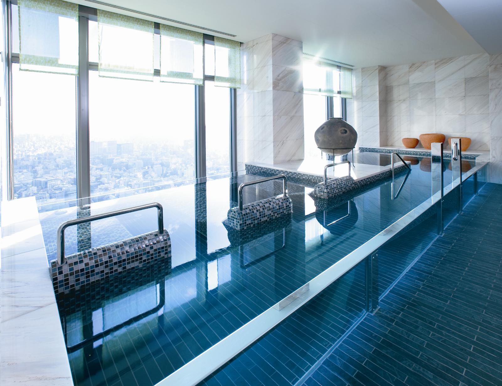 Pool with a view - Mandarin Oriental Tokyo 