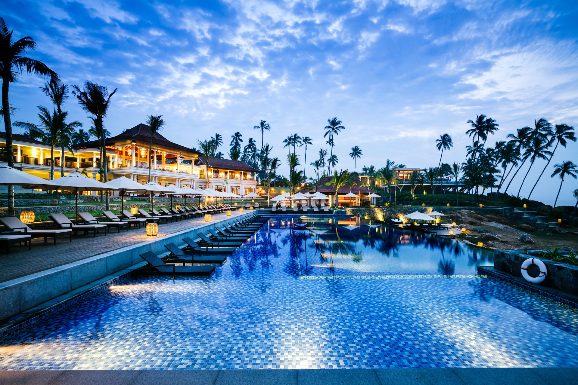Pool by night - Anantara Peace Haven Tangalle Resort