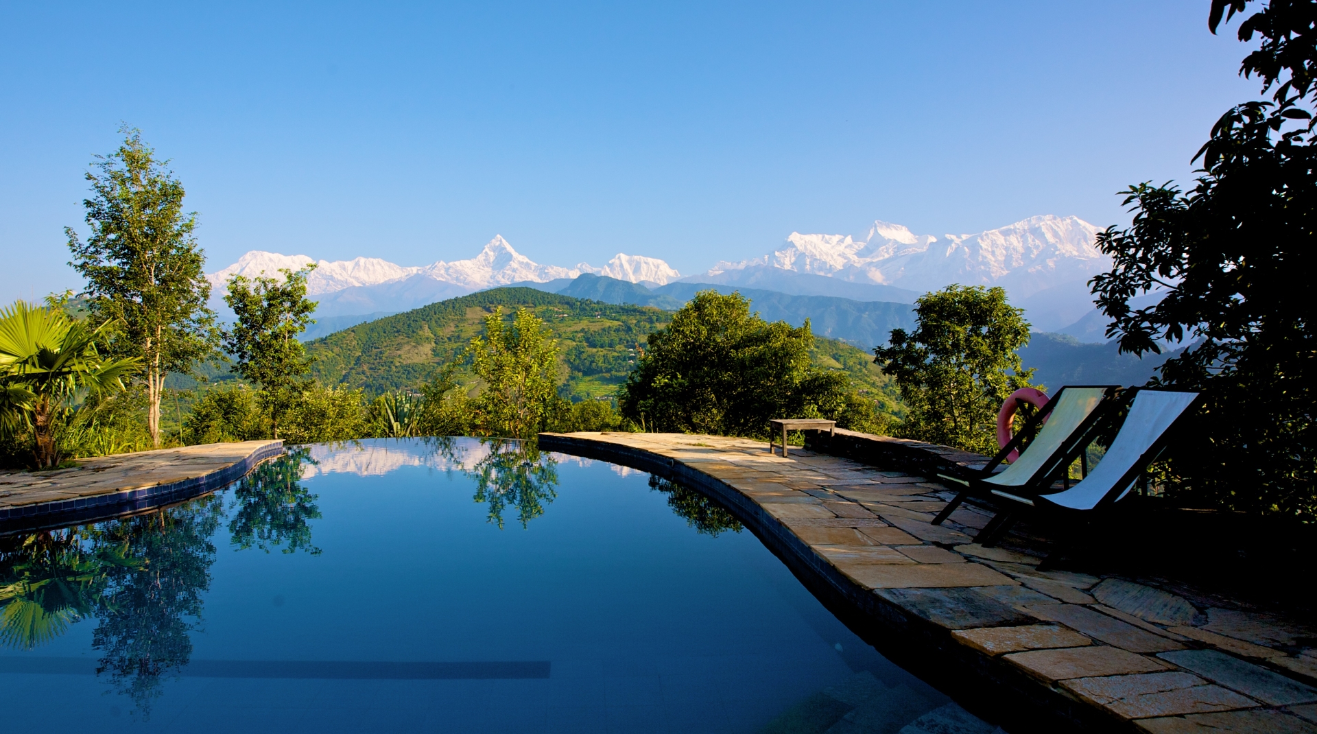 Pool and Mountains - Tiger Mountain Pokhara Lodge