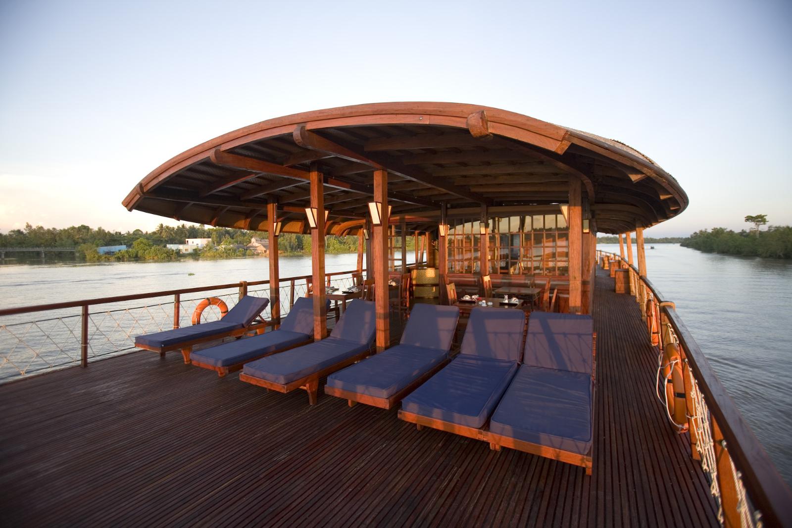 Sunbathing deck - Bassac Boat 