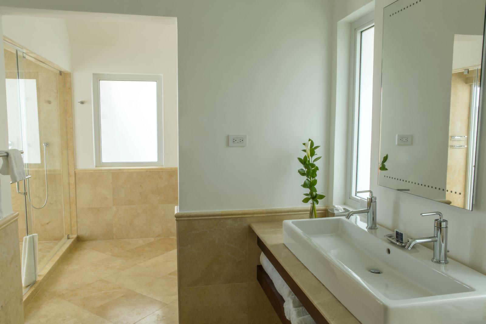 Bathroom, Deluxe Villa - The Trident Jamaica