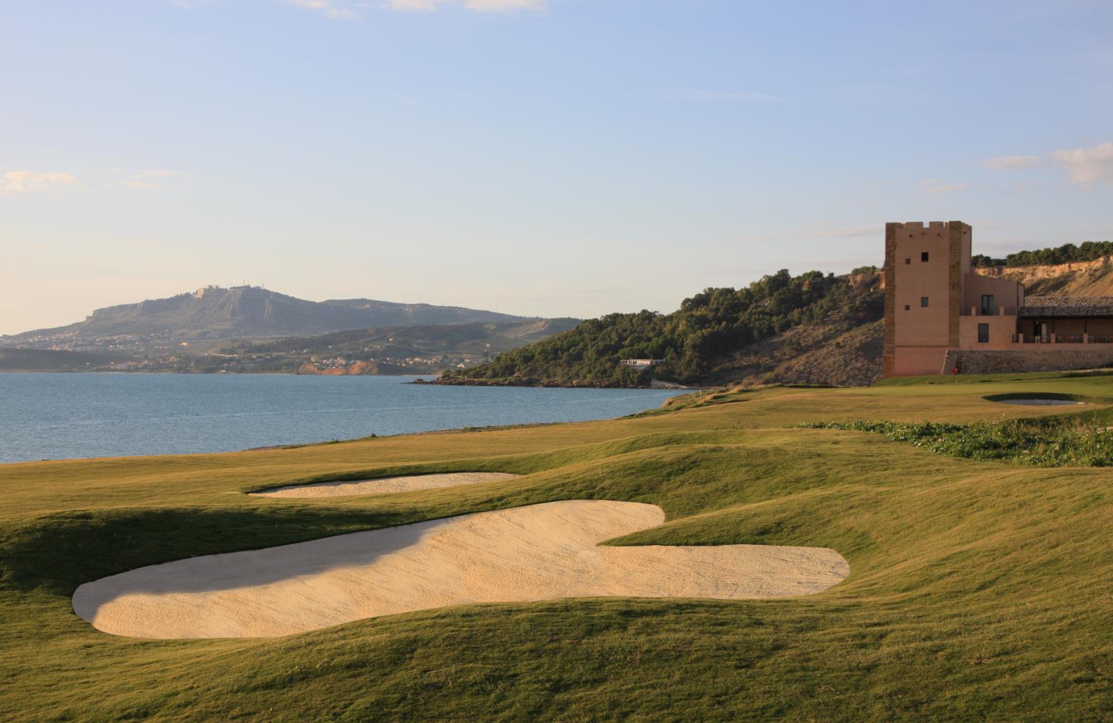 Approach to the 18th hole at Vedura - Sicily