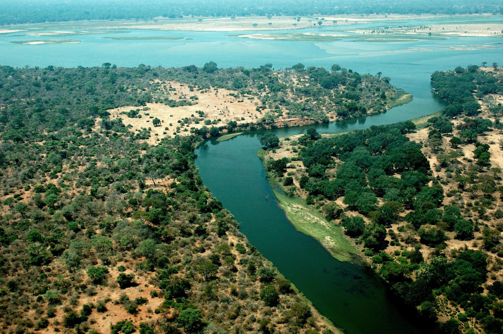 Chopper over the Zambezi - Ultimate Zambia and Malawi