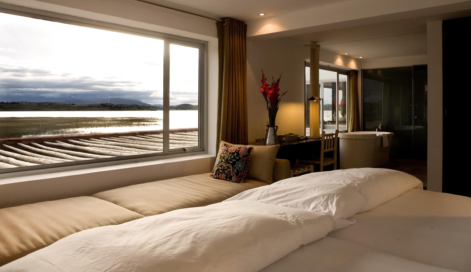 Bedroom and lake views - Titilaka