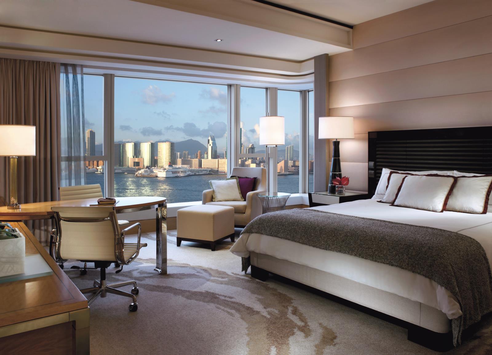 Suite Bedroom - Four Seasons Hong Kong