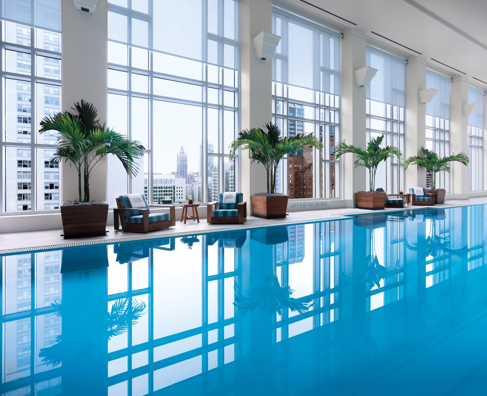 Swimming pool - Peninsula Hotel Chicago