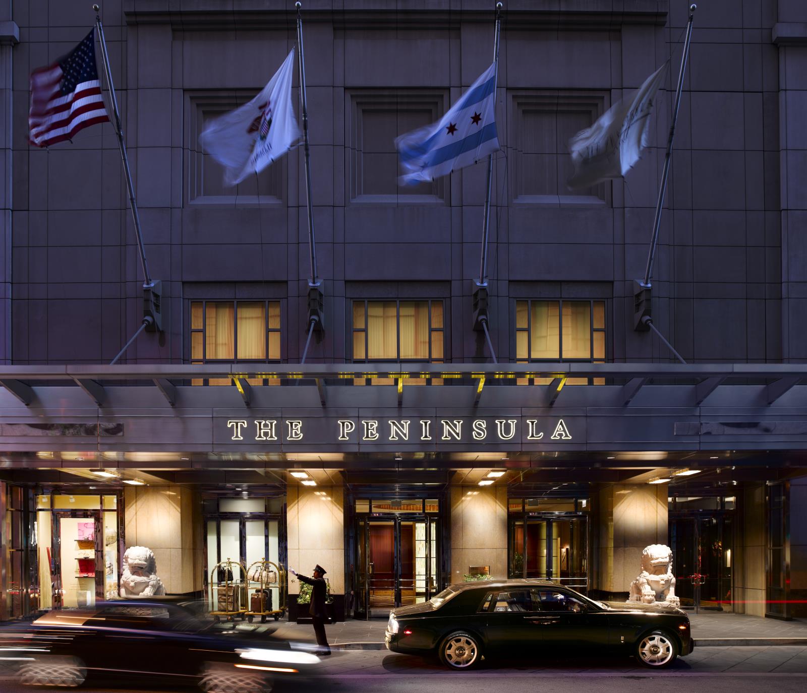 The entrance - Peninsula Hotel Chicago