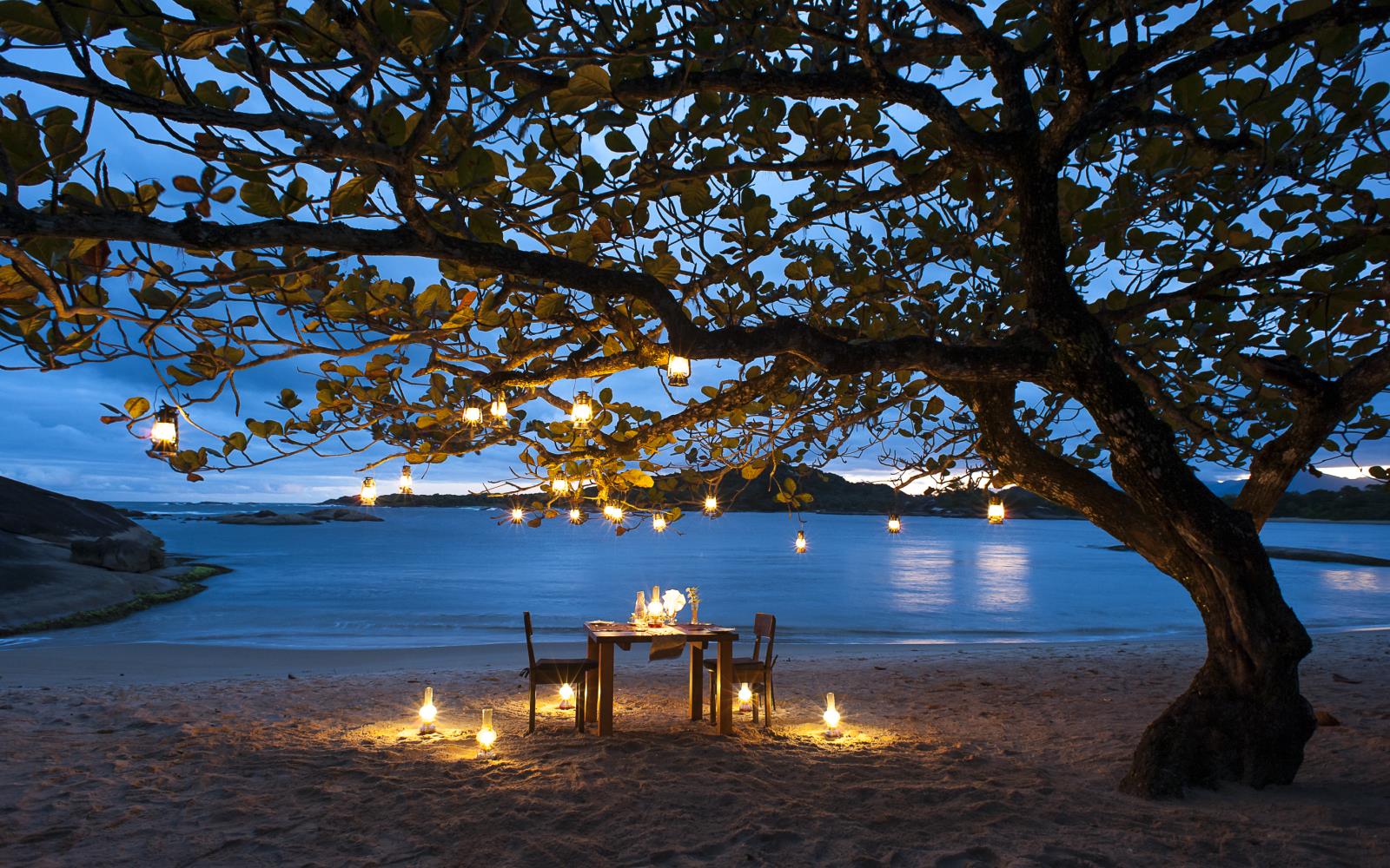 Romantic dinner - Manafiafy Beach and Rainforest Lodge