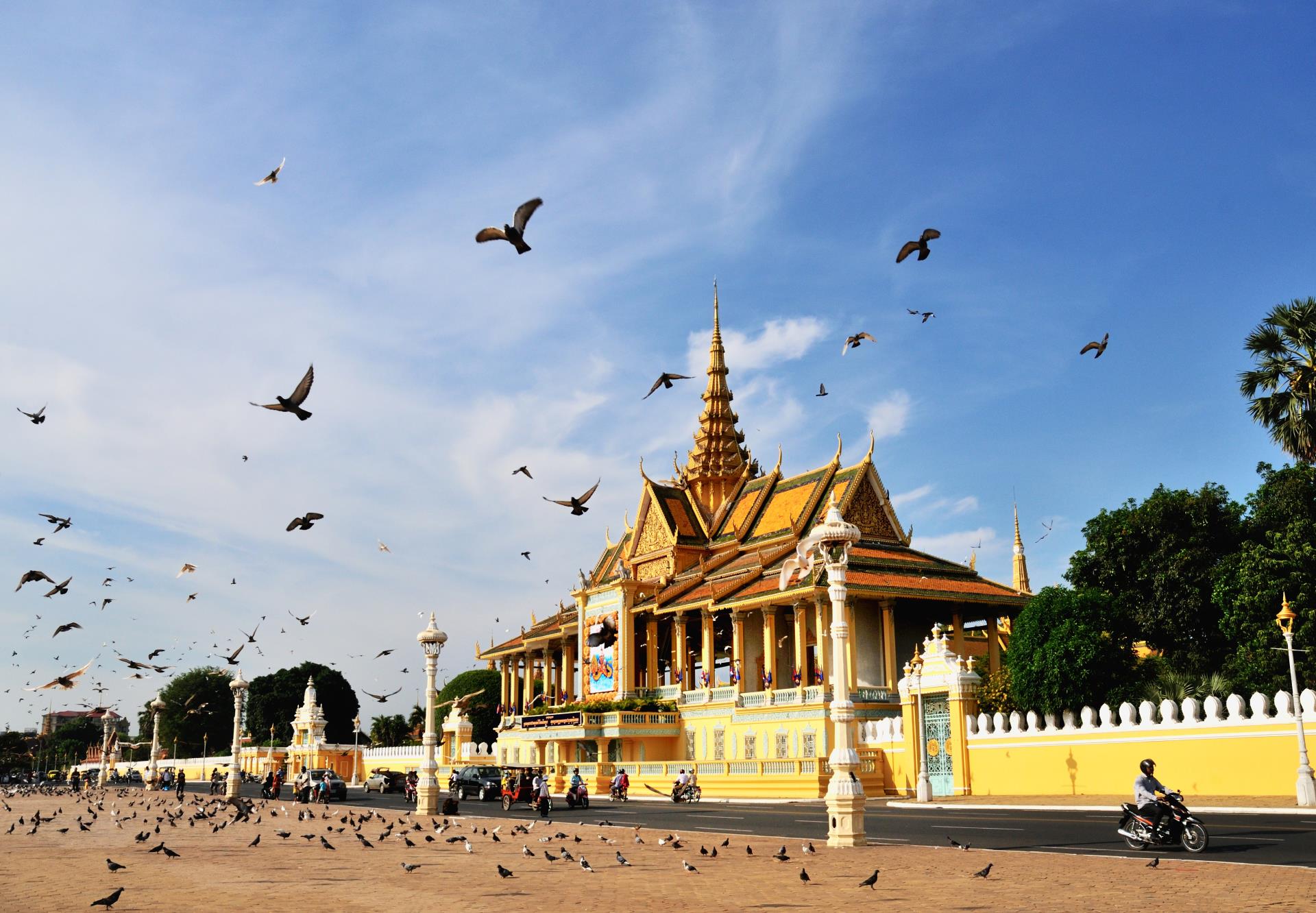 Temple in Phnom Penh - The Jewels of Cambodia 