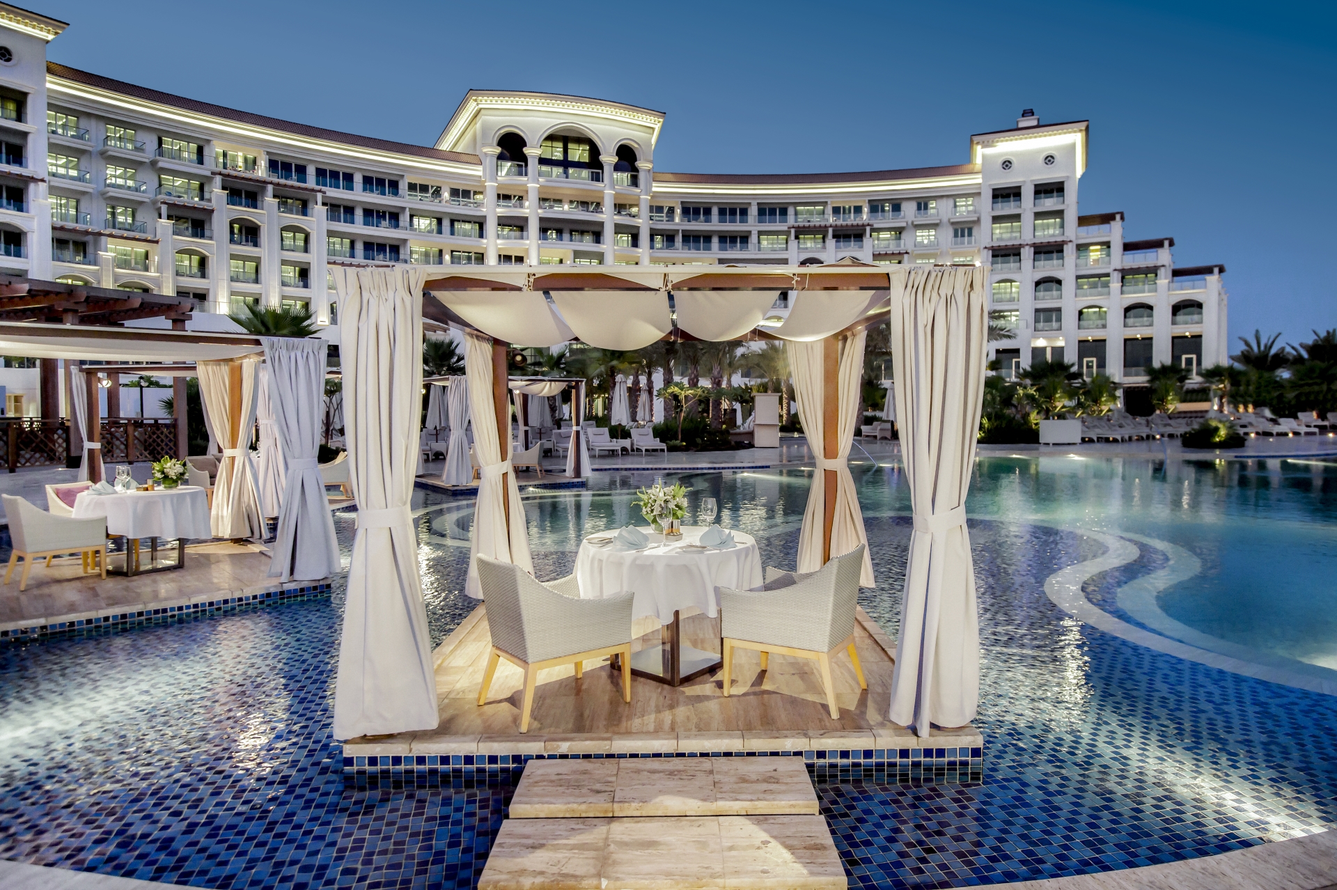 Palm Avenue Pool Cabana - Waldorf Astoria Dubai Palm