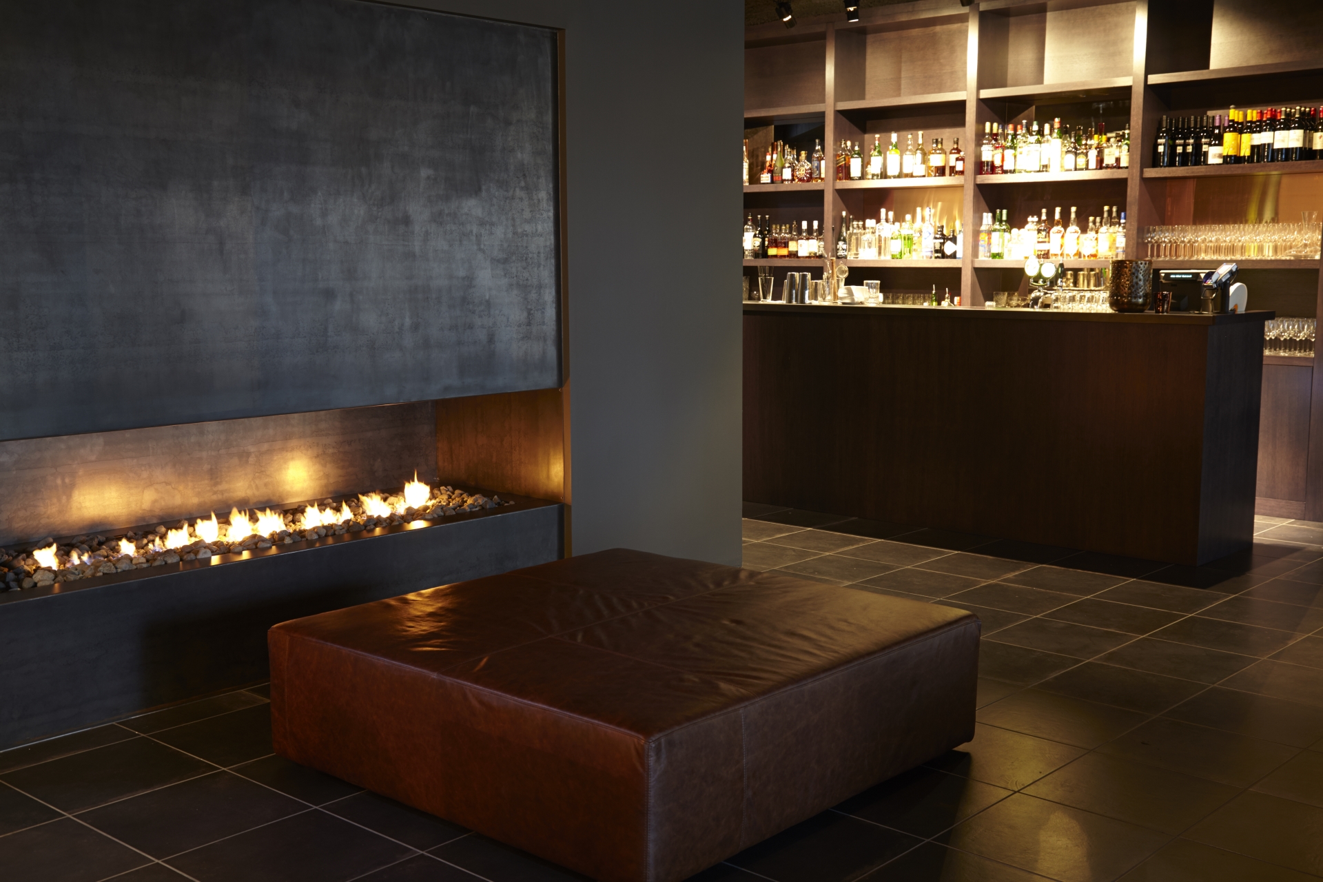 Bar and fireplace - Hotel Alda