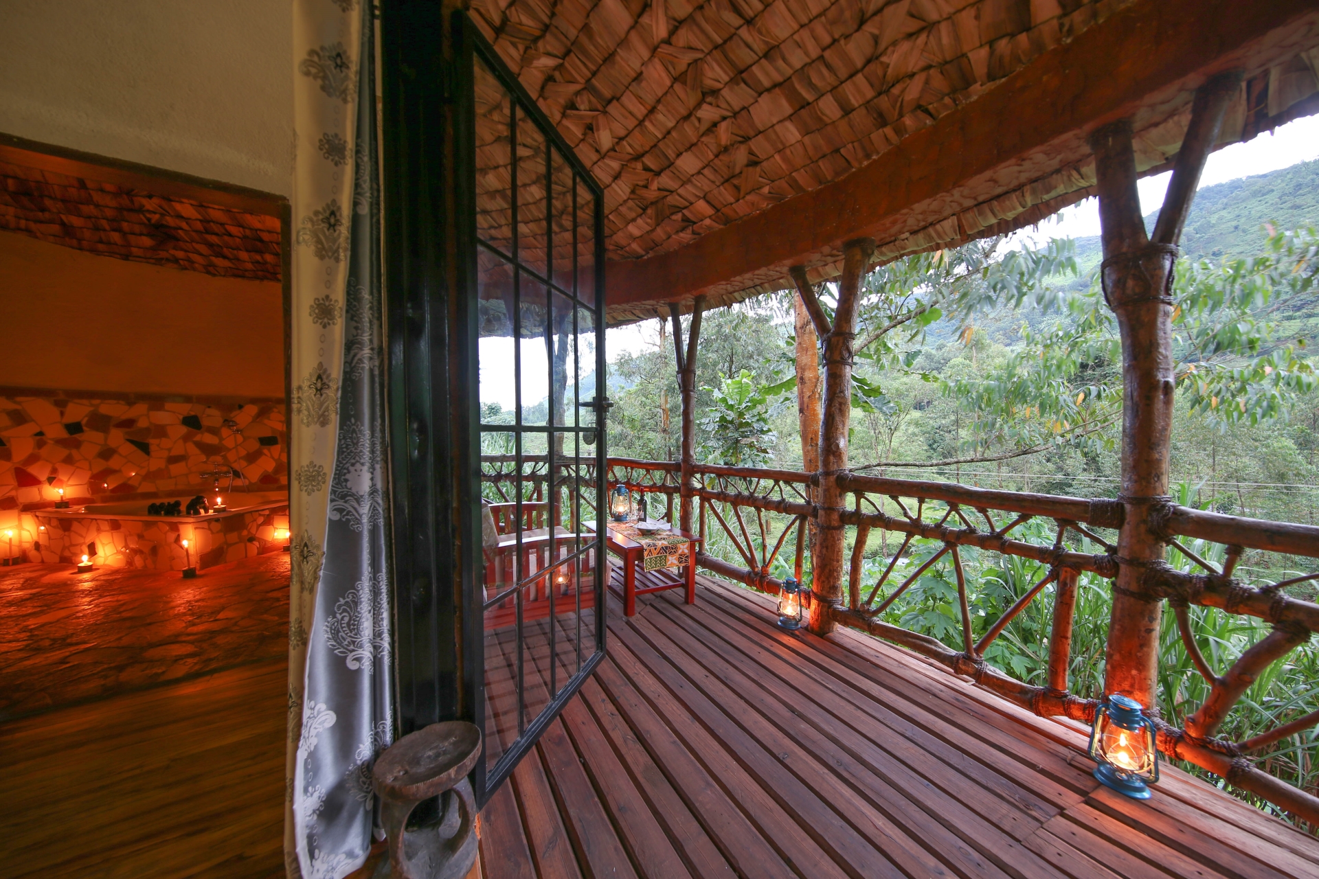 Honeymoon suite terrace and bath tub - Mahogany Springs Safari Lodge