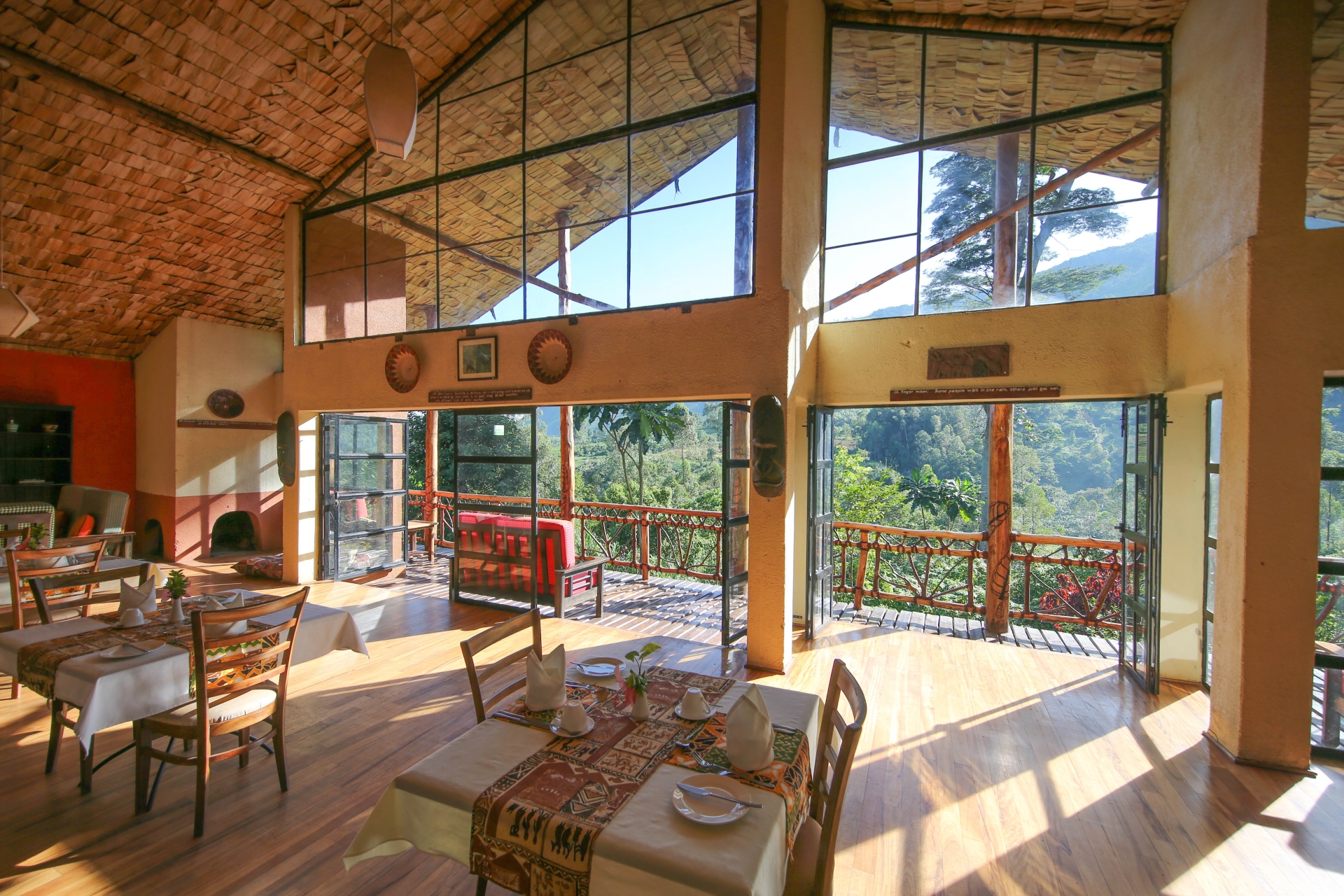 Restaurant and lounge - Mahogany Springs Safari Lodge