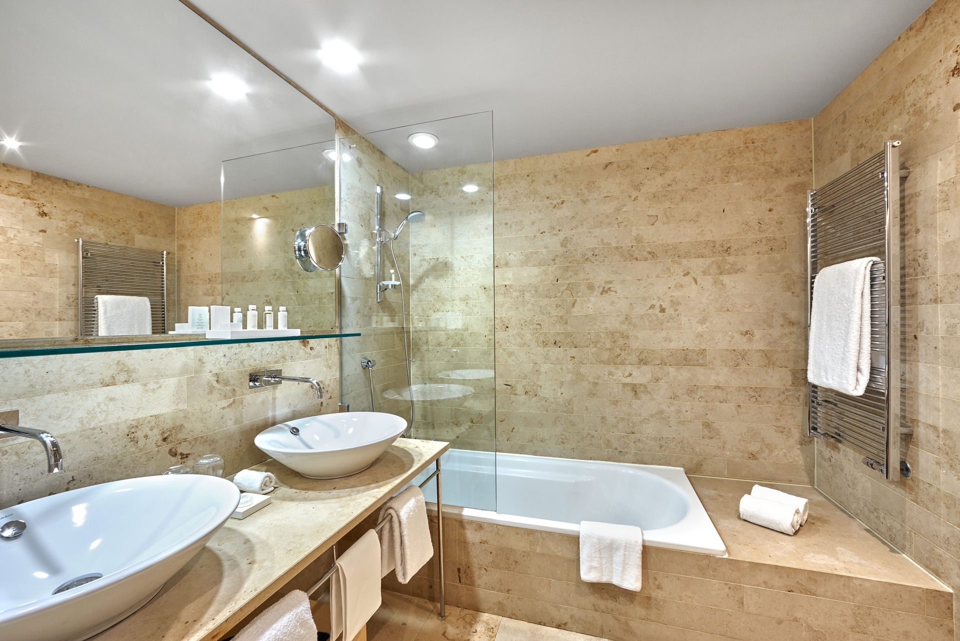 Deluxe Bathroom - Gran Hotel Domine Bilbao