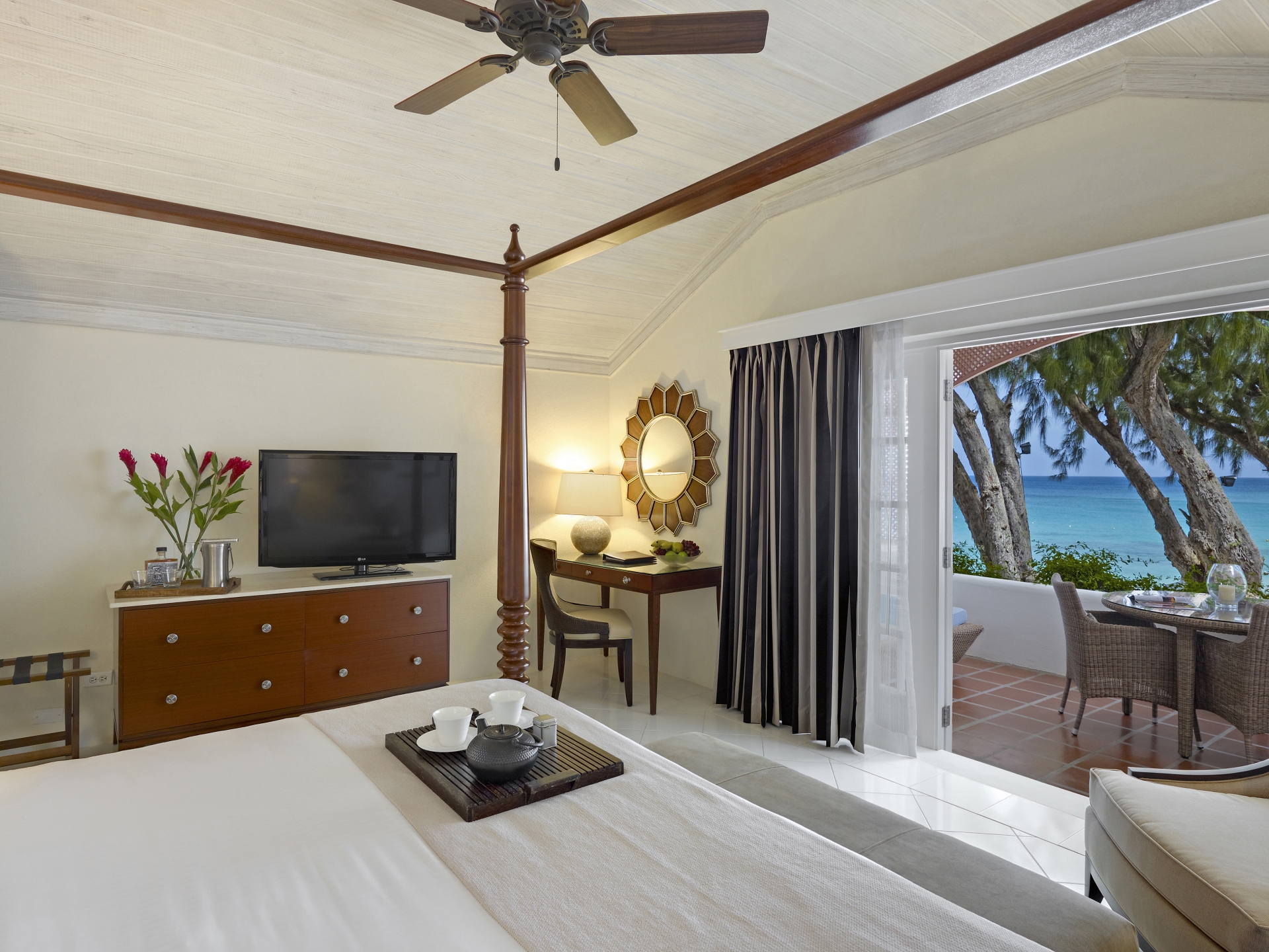 Luxury Ocean View Room - Colony Club
