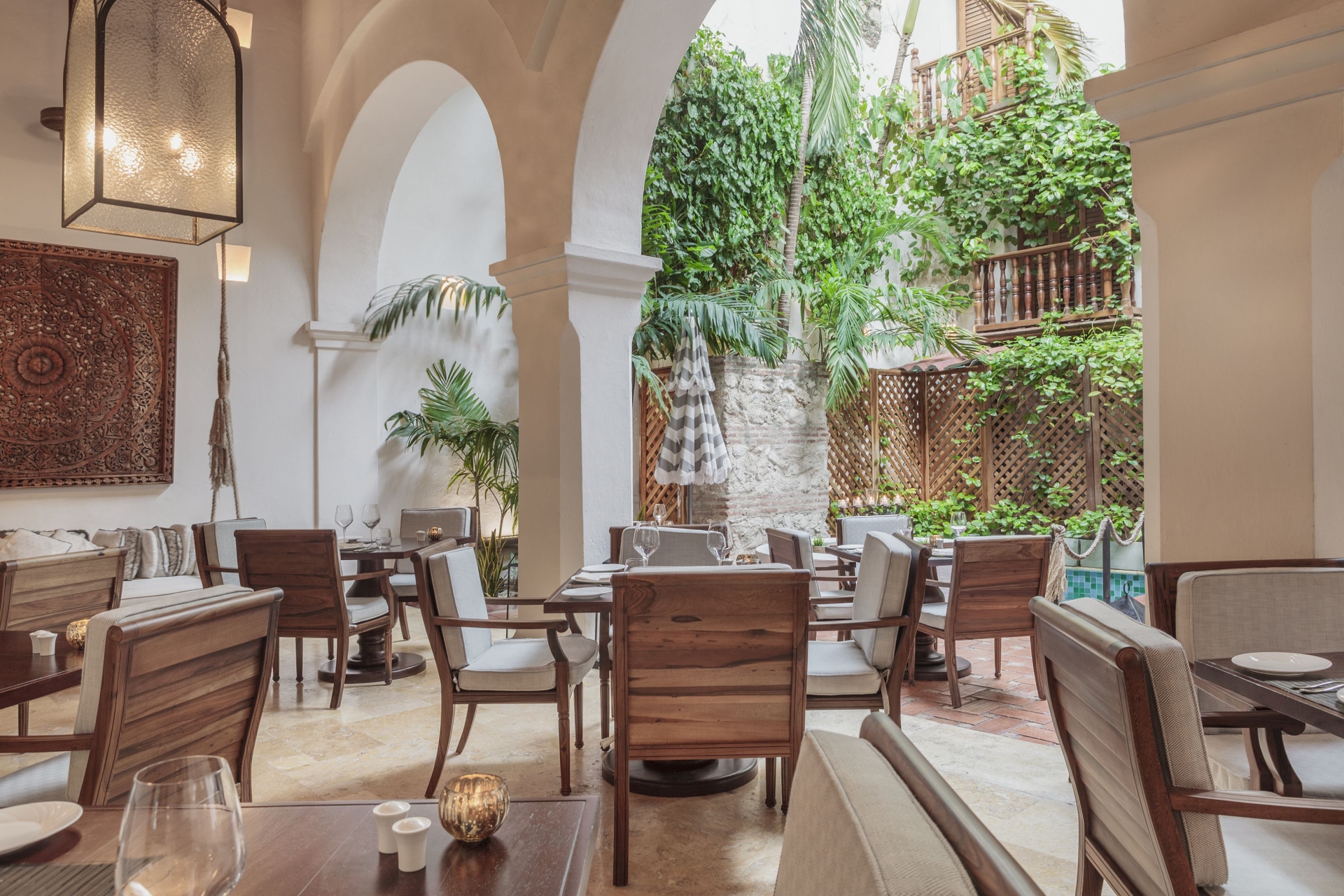 Alma Restaurant Courtyard - Casa San Agustin