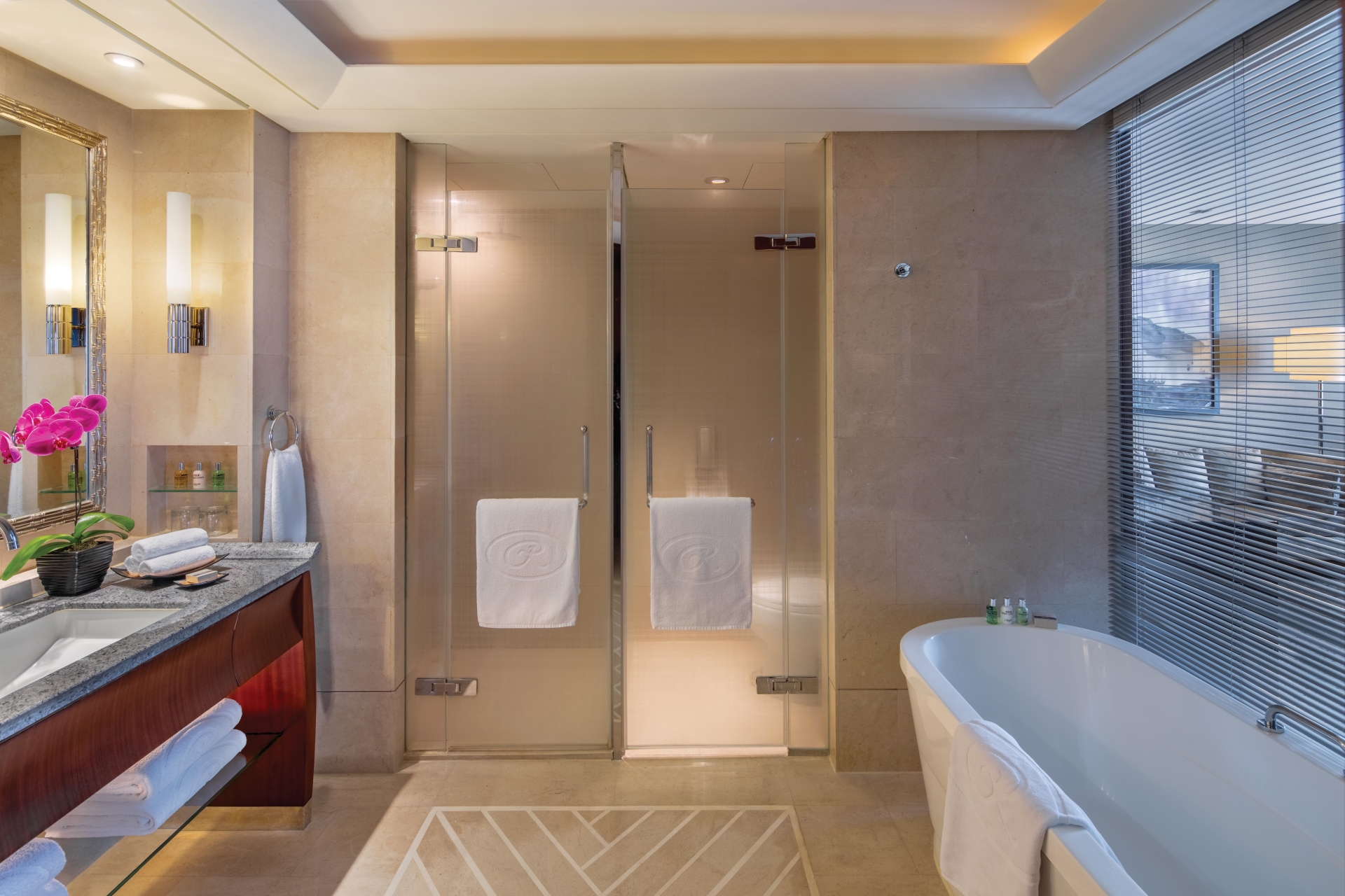 Executive Room Bathroom - Regent Beijing