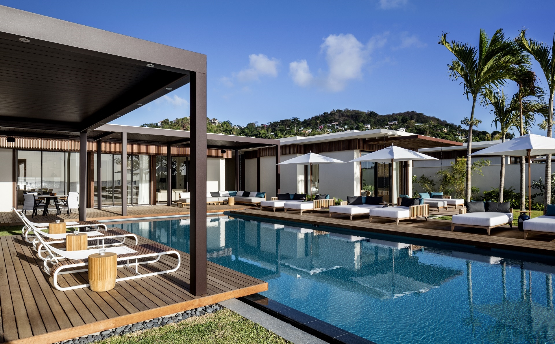 Beachfront Villa pool and deck