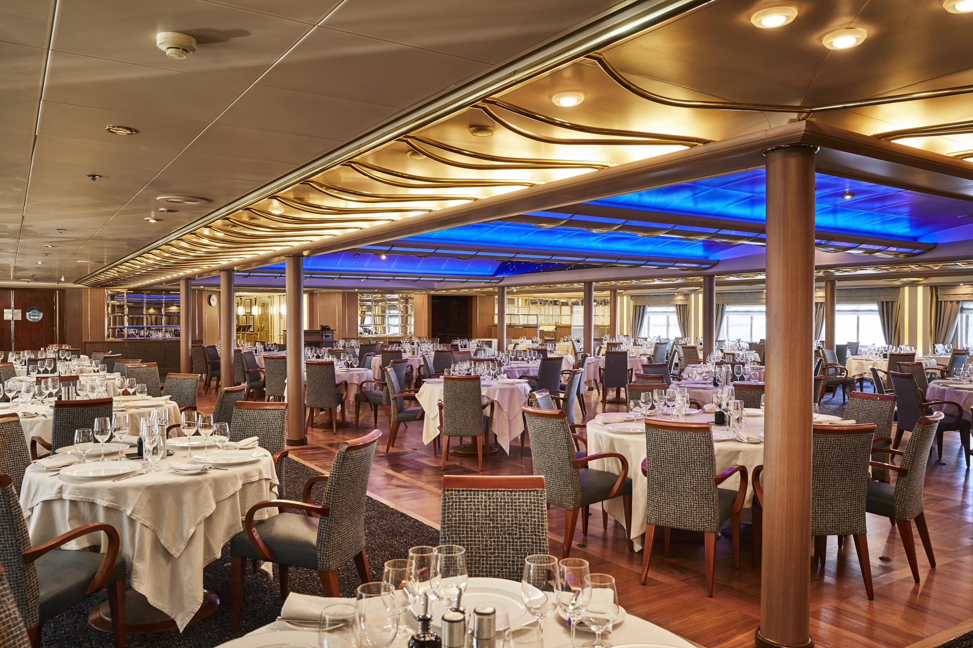 Onboard dining - Silver Cloud 