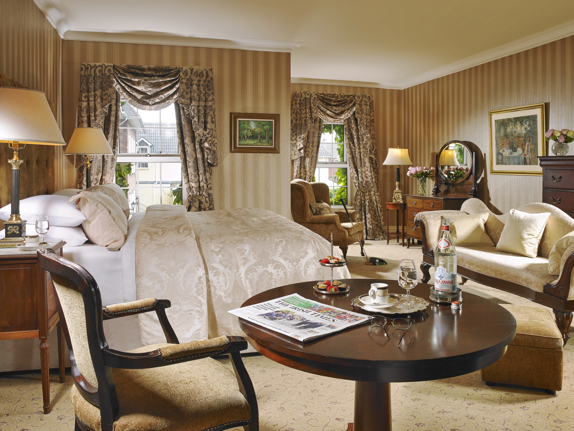 Deluxe Bedroom - Hayfield Manor Hotel 
