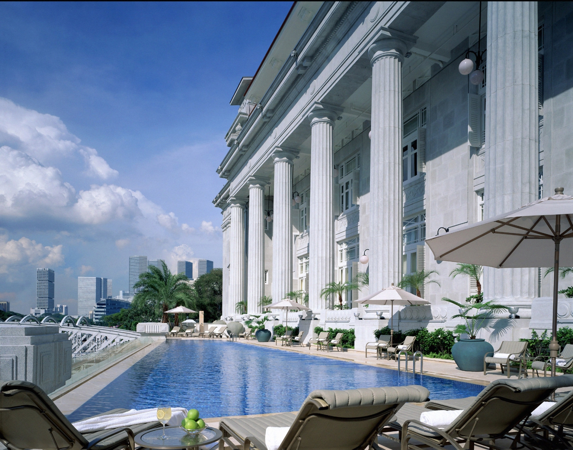 The Infinity Pool - The Fullerton Singapore 