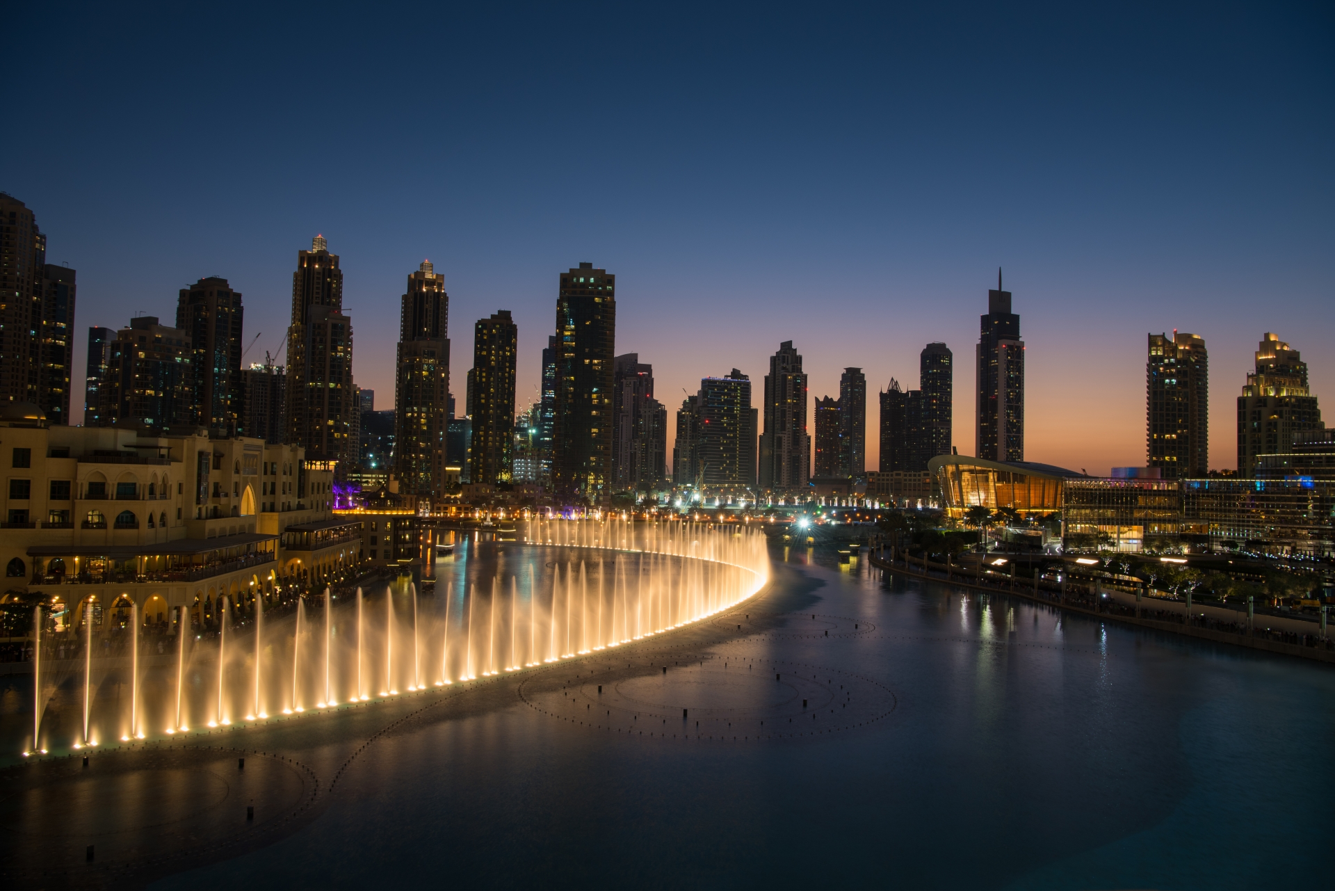 Dubai fountains at night